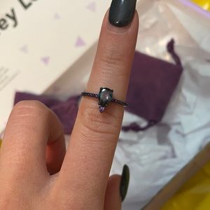 2 Gemandi crystal black gold rings